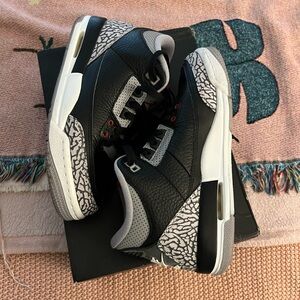 Jordan 3 retro gs size: 5.5 black red cement